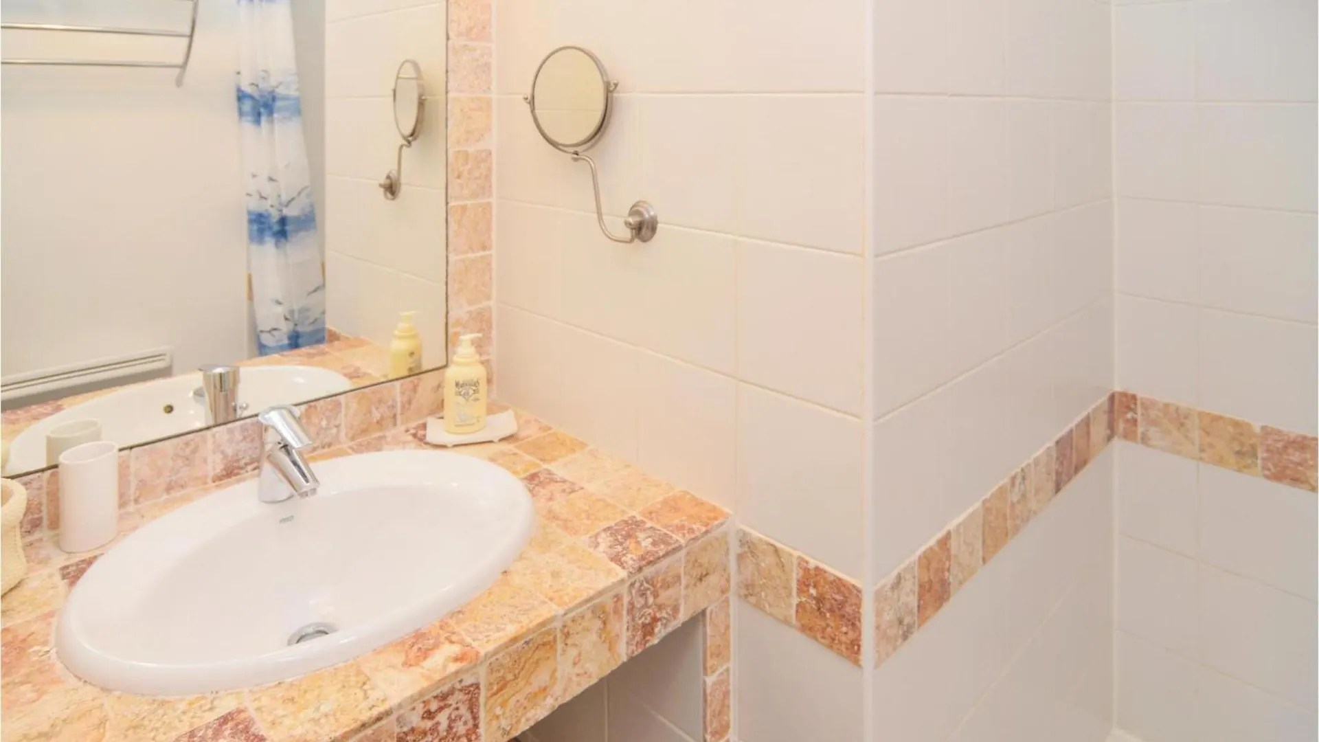 Holiday home 3 Bedroom Cozy Home In Saint Remy De Provence