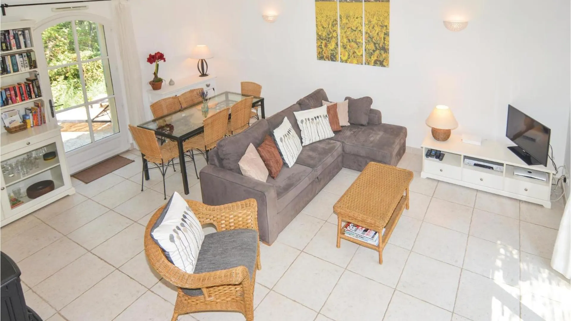 Holiday home 3 Bedroom Cozy Home In Saint Remy De Provence France