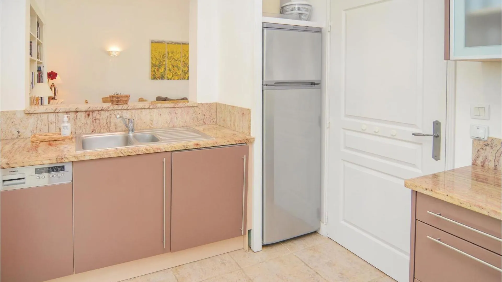 3 Bedroom Cozy Home In Saint Remy De Provence 0*, Saint-Remy-de-Provence